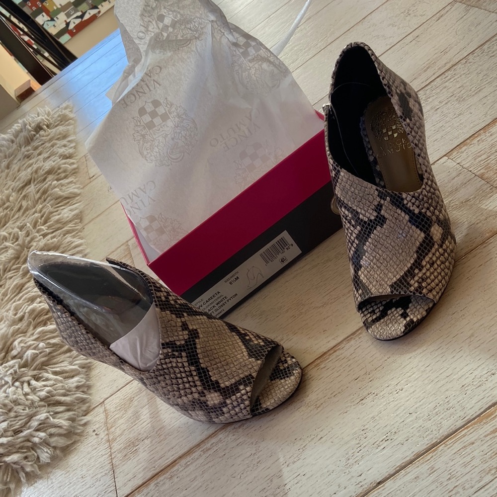 Vince Camuto women’s leather bootie in python print, size 6.5M.